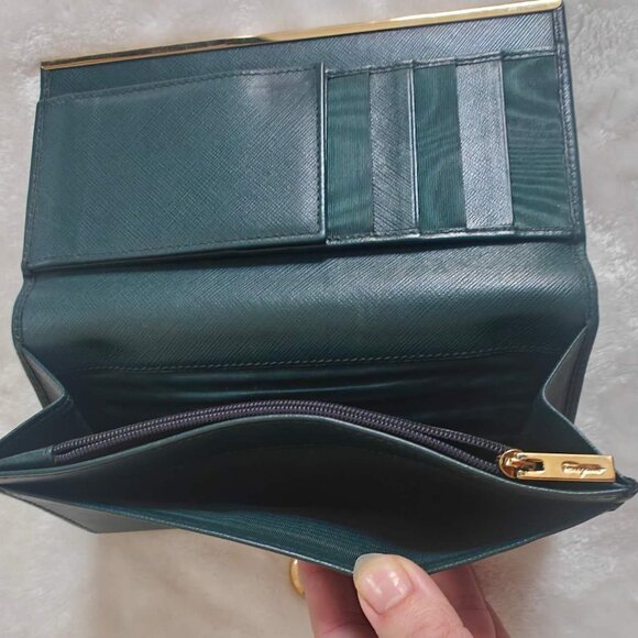 Salvatore Ferragamo GreenLeather Gancio Clasp Continental Wallet Authentic w/Box - Picture 7 of 7